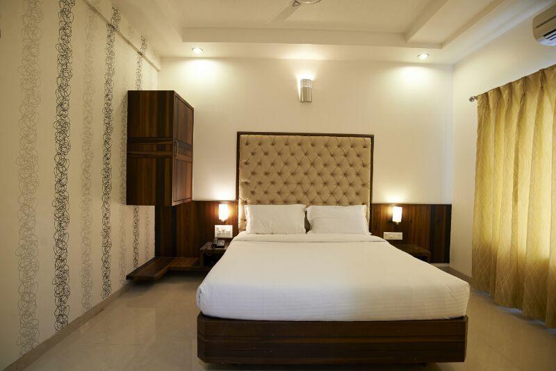 Collection O Satyan Inn Shirdi Phòng bức ảnh